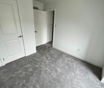 For Lease - 4 Calloway Drive, Whitby, Ontario - Photo 2