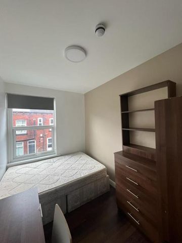 6 bedroom terraced house to rent - Photo 4