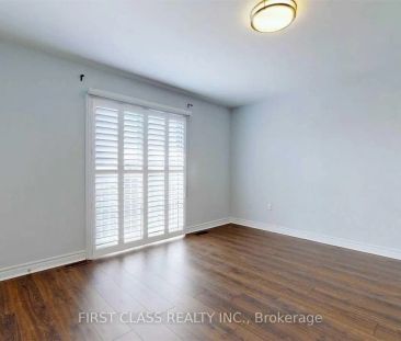 112 REVELSTOKE CRESCENT - Photo 2