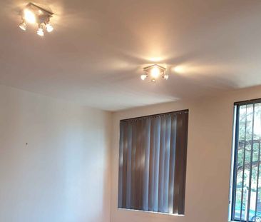 2 Bedroom unit with lock up garage - Photo 4