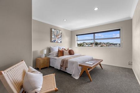 Spacious Four-Bedroom Family Home in Otumoetai - Otumoetai - Photo 4