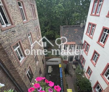 Schöne modernisierte Altbauwohnung mit Dielen und EBK, nähe Theater - Photo 1