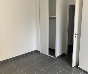 Location Appartement 2 pièces 46m² LES ANGLES 30133 - Photo 2