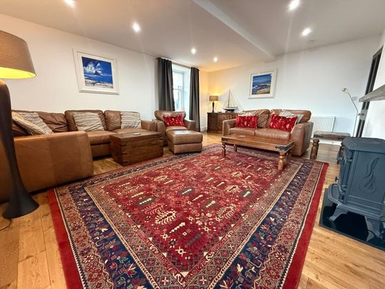 4 bedroom flat to rent - Photo 1