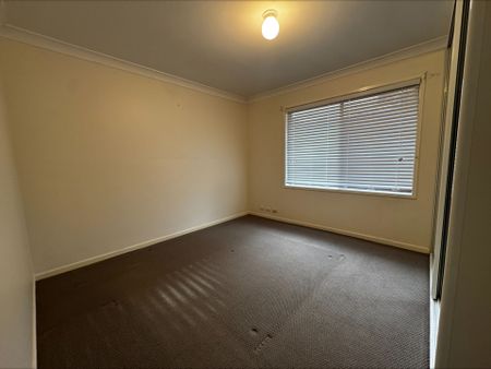 Fresh & Airy Three-Bedroom Villa in a Peaceful Setting - Photo 3