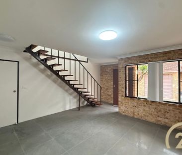 Revovated 2 Bedroom Townhouse&excl; - Photo 5