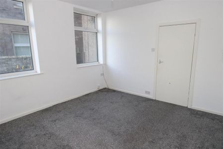 2 bedroom ground floor flat to rent - Photo 3