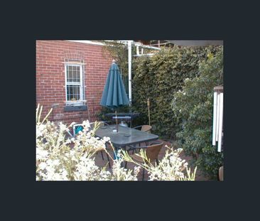 Character Residence Above Shop - Photo 3