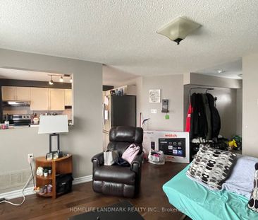 Semi-Detached Home For Lease | S8117210 - Photo 6