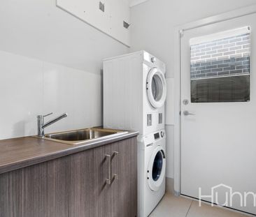 Modern living in Kidman Park! - Photo 6