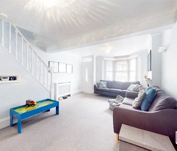 5 bedroom end of terrace house to rent - Photo 2