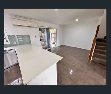 Modern 3 Bedroom Townhouse - Photo 1