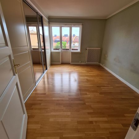 Lunnegatan 19 lgh 1201 i Åmål (inglasad balkong) p-plats ingår i hyran. - Foto 5