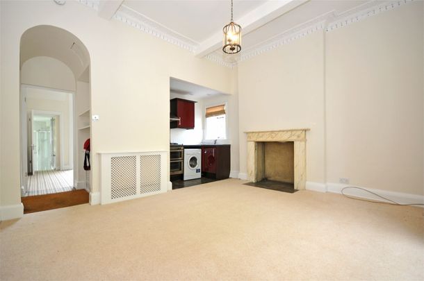 Montpellier Parade, Cheltenham, Gloucestershire - Photo 1