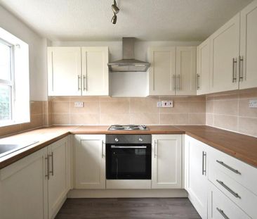 3 bedroom semi-detached house to rent - Photo 3