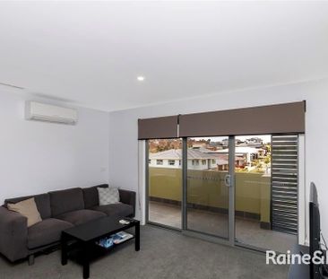 Spacious Open Plan Living - Photo 5