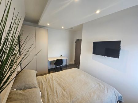 5 Bed Student Accommodation - Photo 3