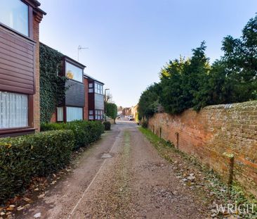 2 bedroom Mid Terraced House - PARKSIDE, WELWYN - Photo 4