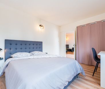 Location Appartement 1 pièce 76m² ST DENIS 97400 - Photo 1