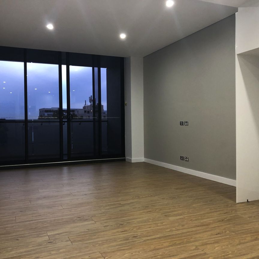 Chic & Modern 1-Bedroom Apartment in the Heart of Waterloo - Photo 1