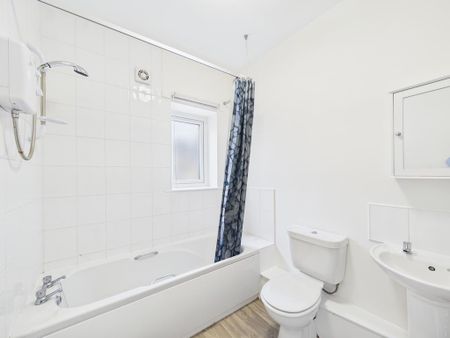 3 bedroom terraced house to rent - Photo 4