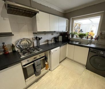 2 bedroom semi-detached bungalow to rent - Photo 6