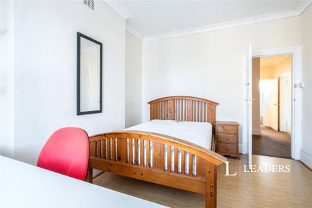 5 bedroom detached house to rent - Photo 3