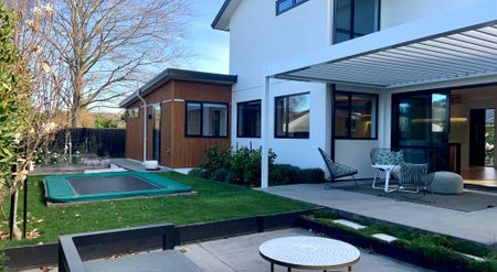 Stunning Executive Fully Furnished Family Home in Private Peaceful Location! - Photo 4