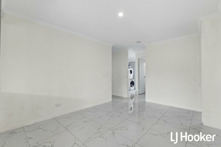 Modern Comfort in a Spacious Hilbert Home - Photo 5