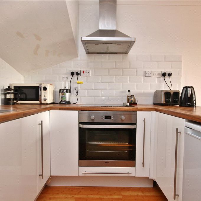 Romana Court, Sidney Road, Staines-upon-Thames, Surrey, TW18 4QJ - Photo 1