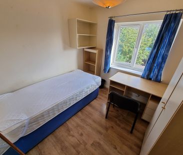 6 Bed Student Accommodation - Photo 5
