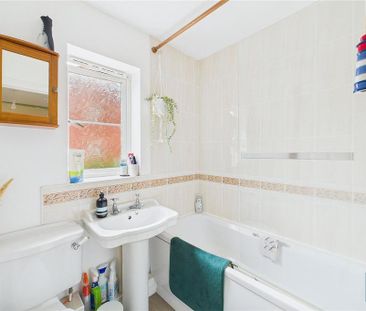 3 bedroom semi-detached house to rent - Photo 6