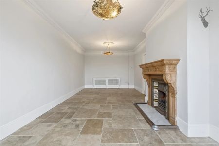 4 Bedroom Manor House - Photo 3