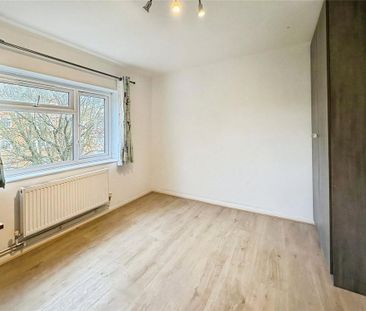 3 bedroom flat to rent - Photo 2