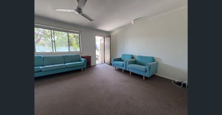 One Bedroom Unit - Within 100m of the Water **SHORT TERM LEASE AVAILABLE** - Photo 2