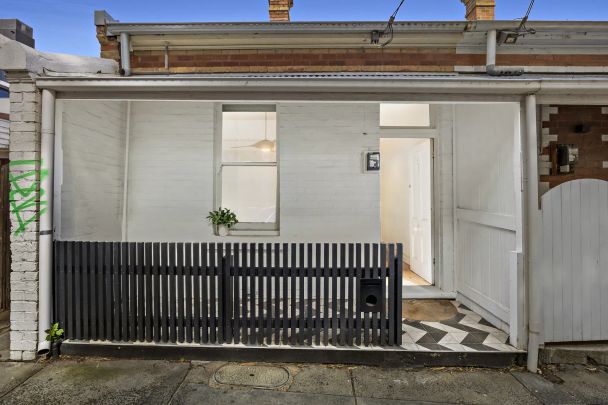 Victorian Soul Meets Refined Urban Living - Photo 1