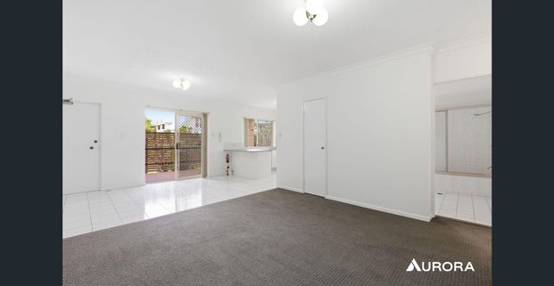 Private Ground Floor Apartment with Spacious Layout and Oversized Balcony - Photo 1