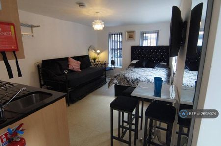 Studio to rent - Photo 2