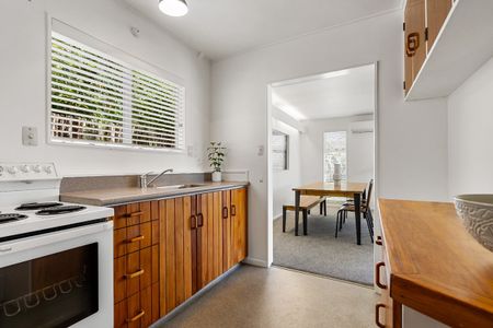 Beautifully Renovated 2 bedroom Home - Photo 3