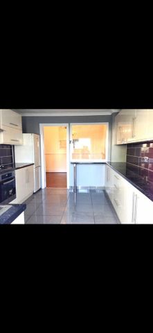 3 bedroom end of terrace house to rent - Photo 4