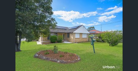 Spacious Four-Bedroom Home with Pool - Photo 4