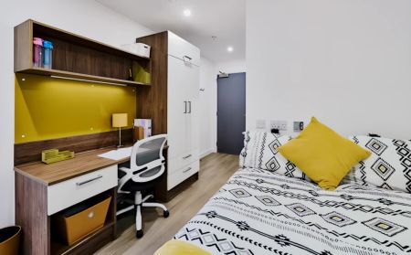 Ensuite - large flat - Photo 2