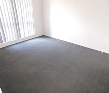 TWO BEDROOM UNIT CLOSE TO SCHOOLS, SHOPS AND TRANSPORT. - Photo 2