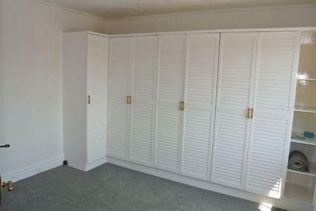 4 bedroom semi-detached house to rent - Photo 4