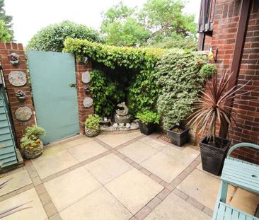 2 bedroom terraced house to rent - Photo 4