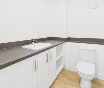 3 bedroom end of terrace house to rent - Photo 2