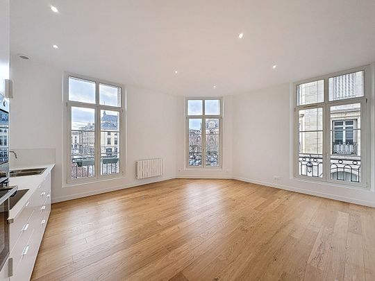 Appartement à louer - REIMS -PLACE DU FORUM - Photo 1
