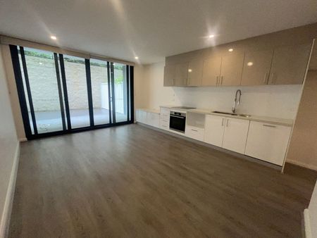 Price Reduction - Stylish 2 Bedroom Apartment - Photo 3