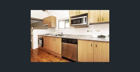 Spacious Family Home Backing Directly Onto Nagle Park - Photo 5