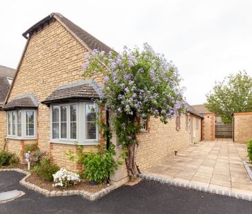 Aston Road, Brighthampton - Photo 1